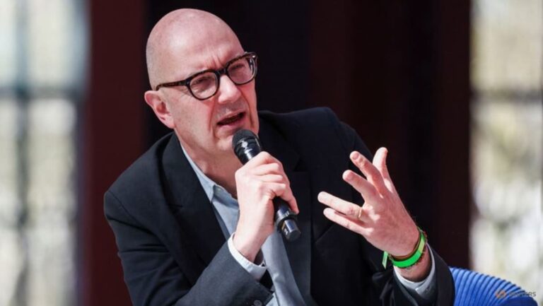 O lealista de Macron Roland Salvure foi nomeado o novo ministro das Finanças da França